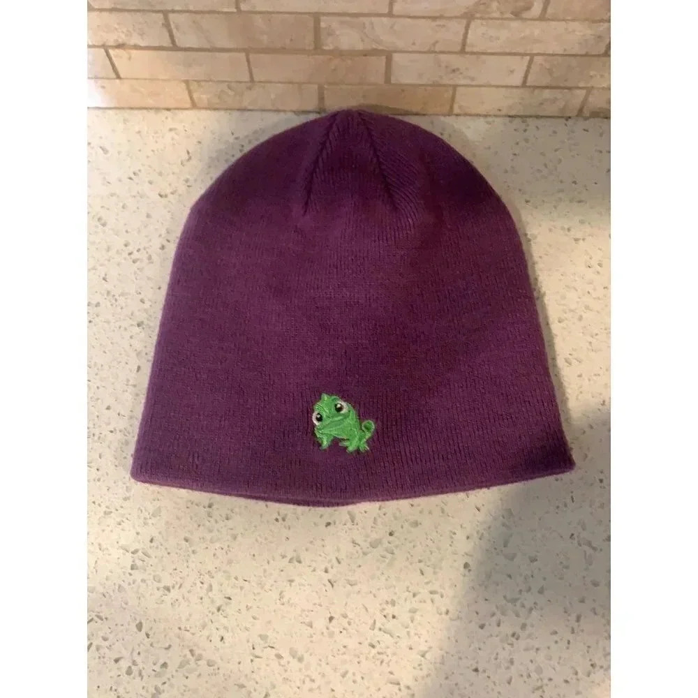 Disney‎ Parks Tangled Pascal Beanie Knit Hat Cap Purple b35